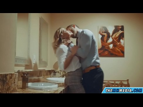 ❤️ Том биетэй шаргал үст таныг нийтийн бие засах газар уруу татах үед ❤️ Порно видео mn.it-com.top ❤